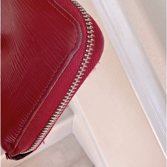 LOUIS VUITTON Red Epi Zippy Wallet - Picture 15 of 16